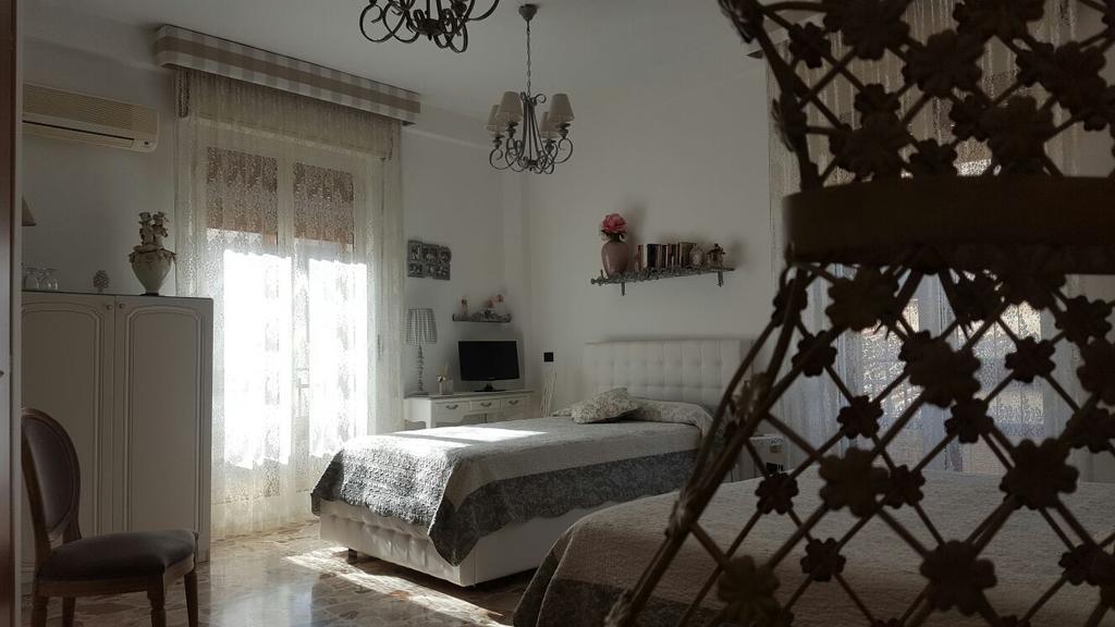 Bed and Breakfast Il Piccolo Attico Кальтаджіроне Екстер'єр фото